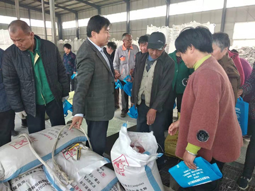 農(nóng)民代表現(xiàn)場(chǎng)訂肥 農(nóng)民代表現(xiàn)場(chǎng)訂肥